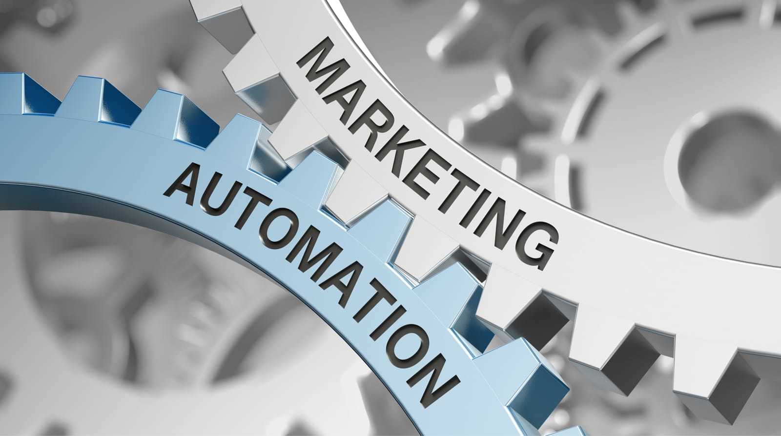 MARKETING AUTOMATIONと書かれた2つの歯車が噛み合う様子