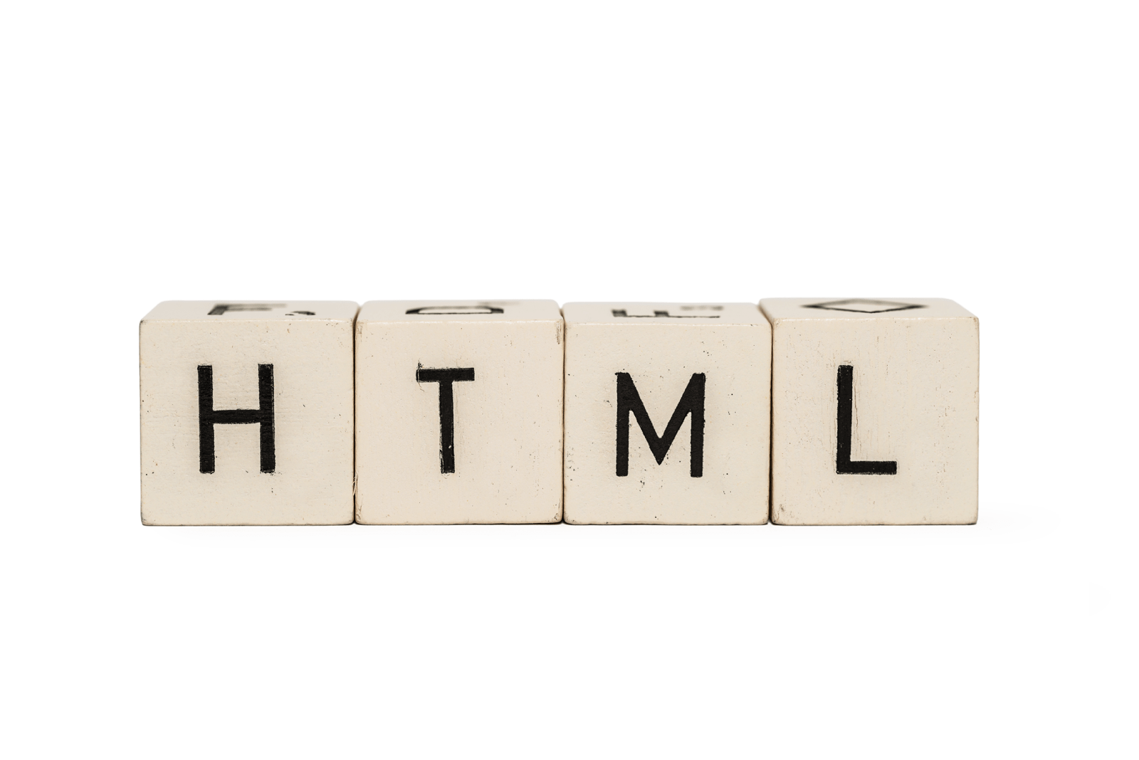 「HTML」と印字されたブロック